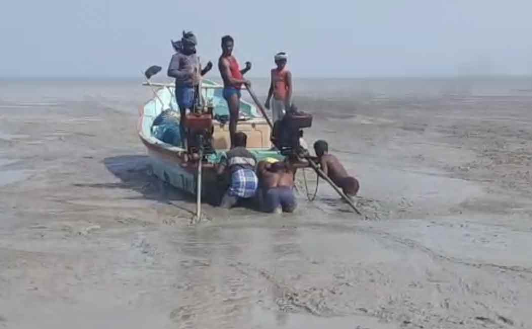 Nagapattinam Vedarnaiyam fishermen had trouble