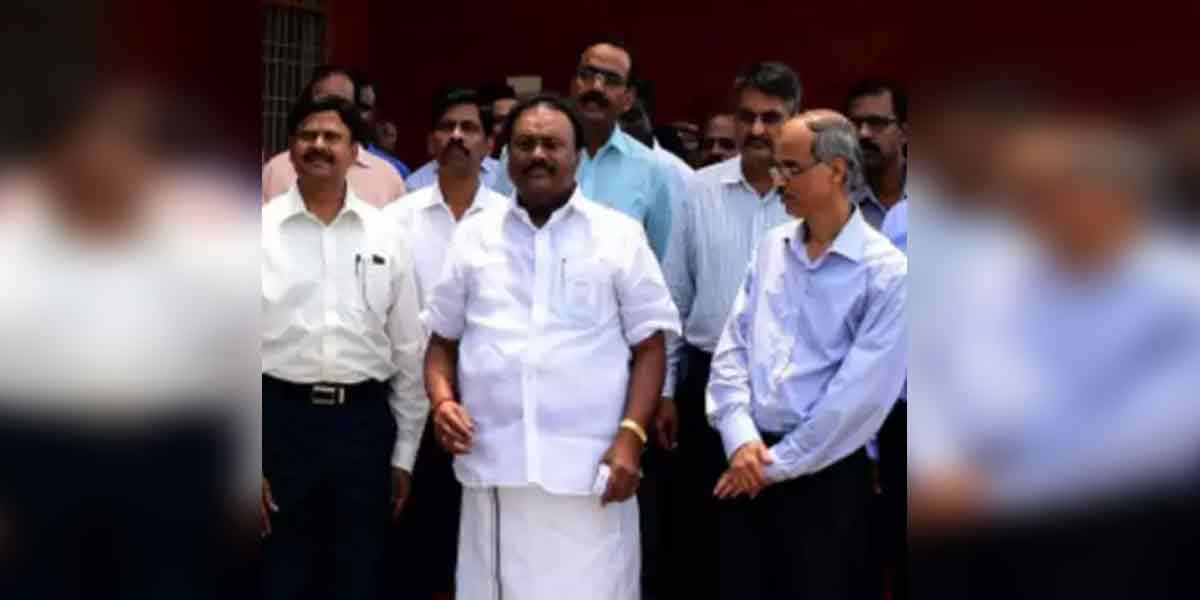 Minister Srinivasan besieged by the public!