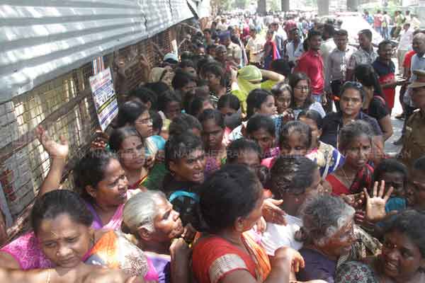 Fans gathered to buy tickets in Chennai Cheppakam for csk vs MI match