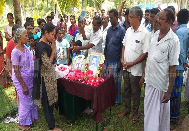 "More than 7,000 farmers sacrificed their lives to stop the eight-lane road!"