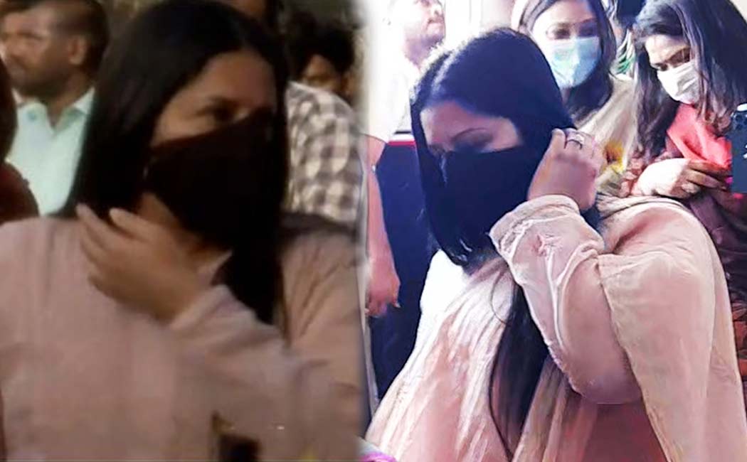 Vijay's wife sangeetha watch FDFS Viruman movie