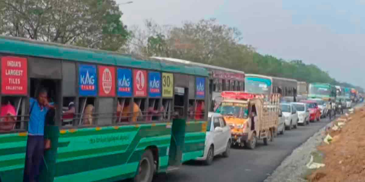 Luxury bus accident; traffic jam for 10 km