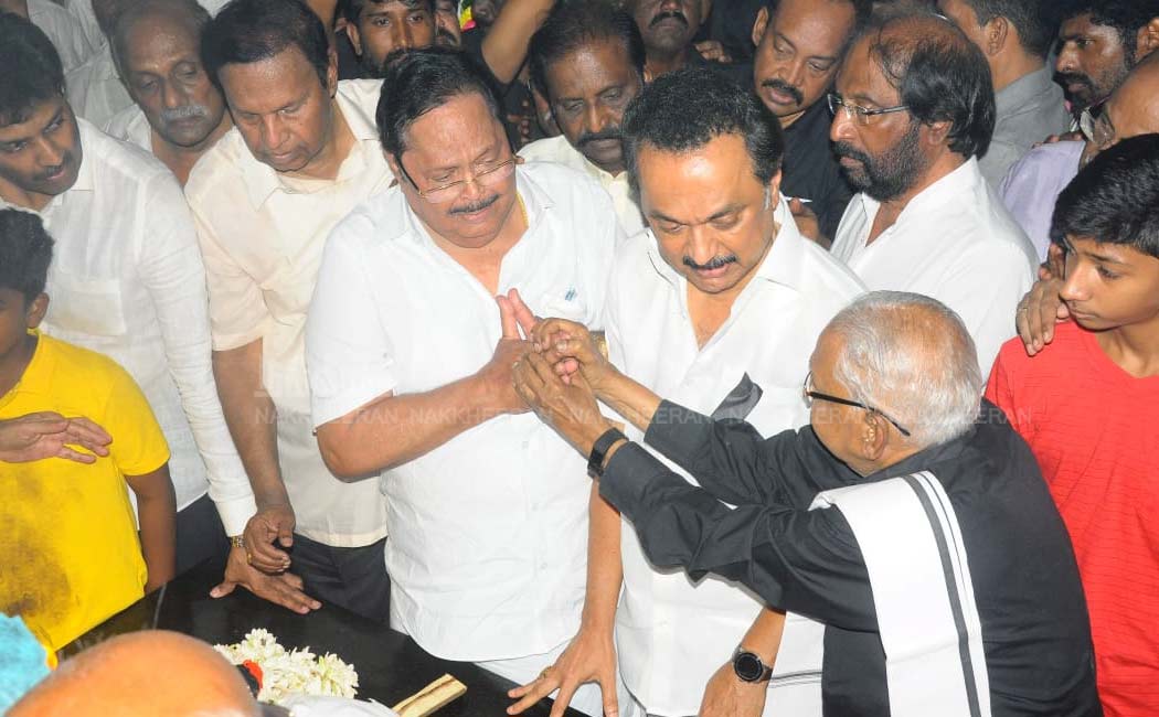 Anbazhakan Cremation photos