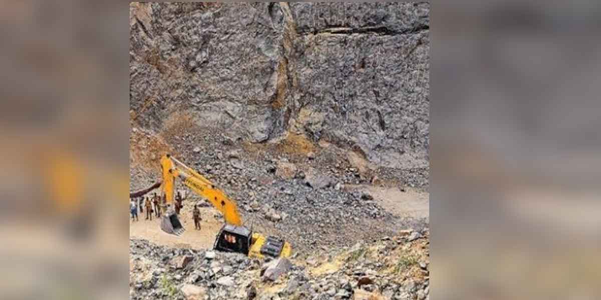 20 people are reported to be trapped in the rubble of a rock fall Kanchipuram