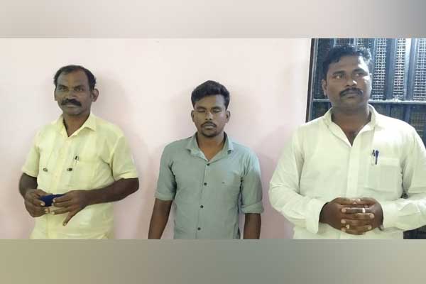 Three fake reporters arrested