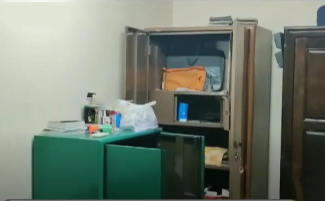 Bus owner's house robbed by robbers!