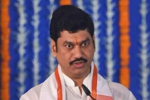 Maharashtra Minister's sudden resignation after aide sarpanch case