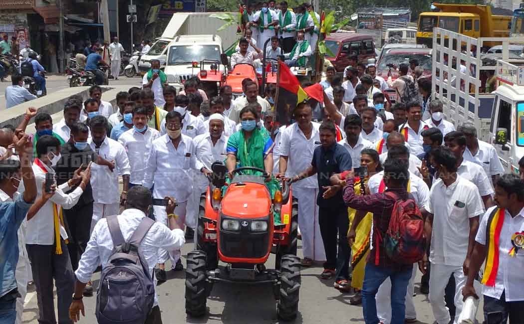 DMDK involved in the struggle against the government of Karnataka