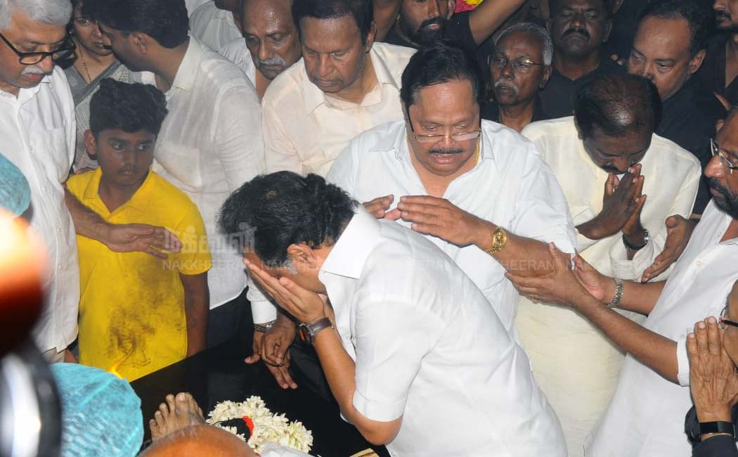 Anbazhakan Cremation photos