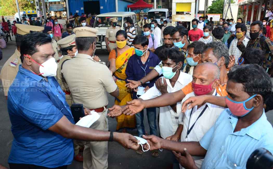 police made a Corona awareness to peoples