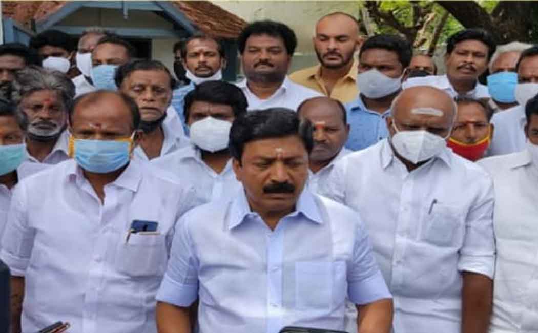 CV Shanmugam who continued to talk about Sasikala; Police have registered a case against 500 people including Sasikala