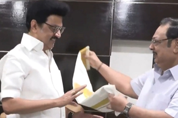 cm Stalin, who is visiting Madurai, eats at Alagiri house