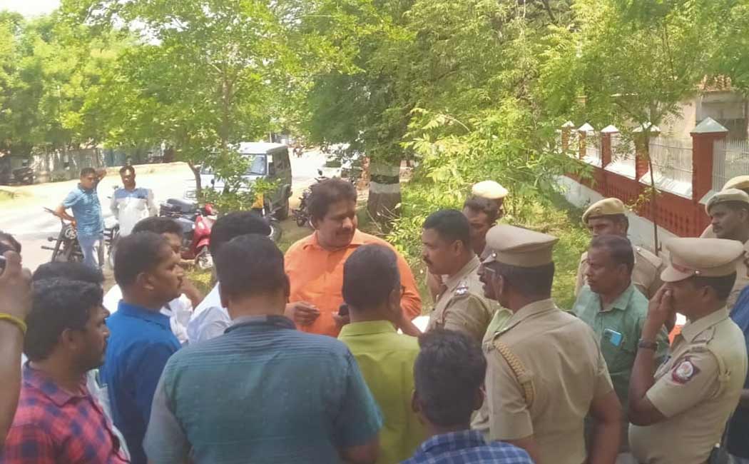 BJP people besieged Pudukkottai District Collectorate