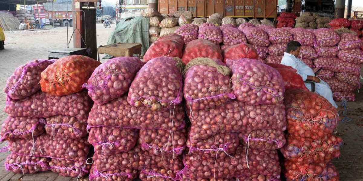 2000 tons of onions stored in Perambalur ... 4 sued!