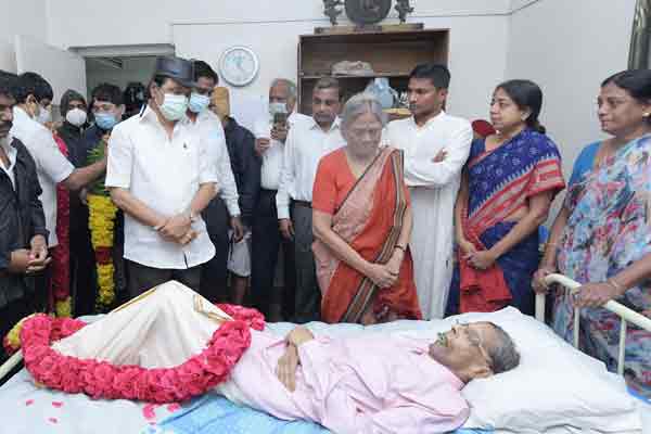 Chief Minister condoles senior lawyer Natarajan