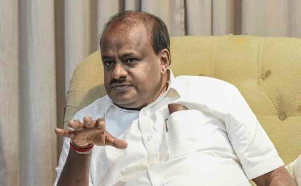 kumarasmy meets party workers