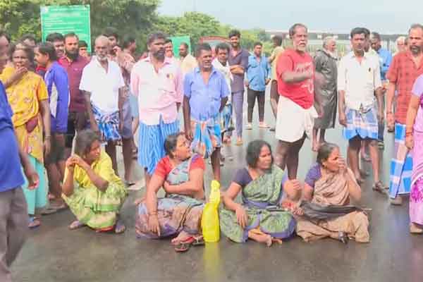 Public road blockade in Vikravandi