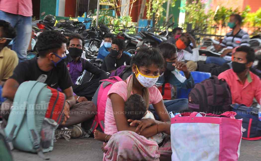 Ministers who provided food to the other state workers in the railway stations