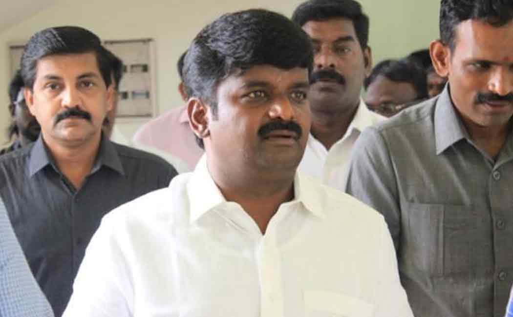 Former minister vijayabaskar addressed press about arumugasamy commission