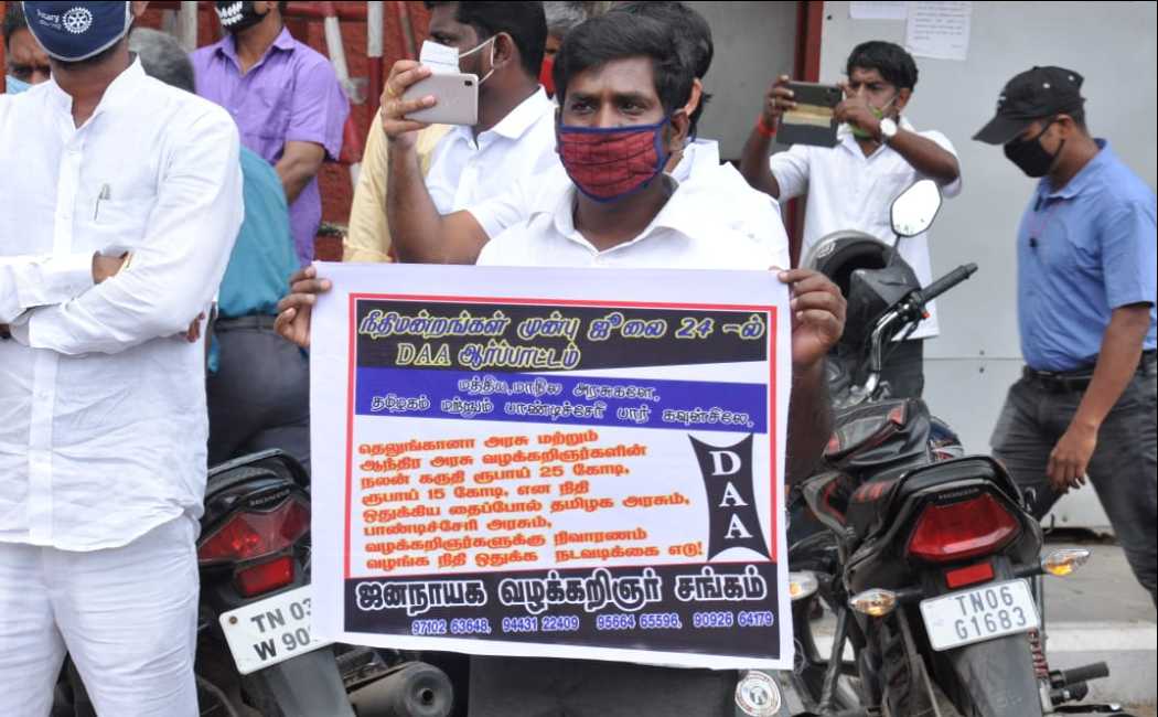tn and puducherry lawyers demanding corona relief measures from govt and bar councils