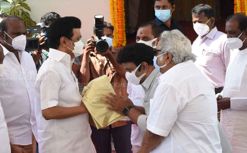 Chief Minister pays homage to Shivaji Ganesan statue