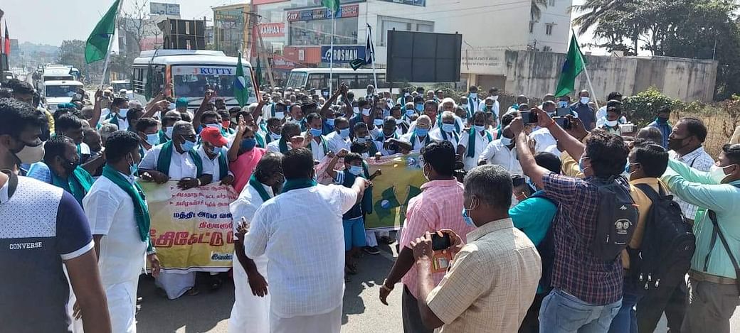 Tamil Nadu farmers' rally on Karnataka border halted