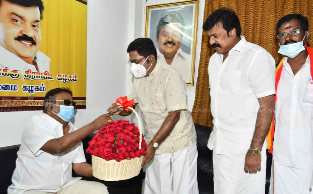 TTV.Dhinakaran-Vijayakanth meeting