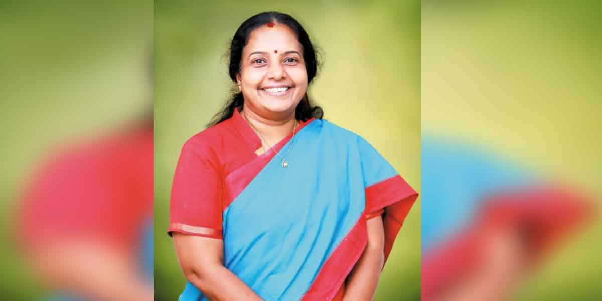 "There is no tax on the sale of the flag... this should be celebrated like a festival"- BJP's Vanathi Srinivasan!