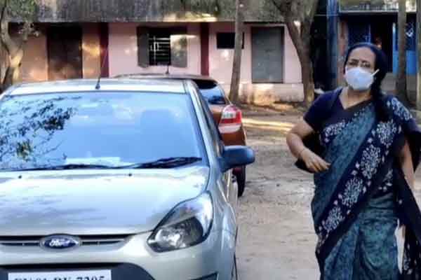 The head teacher who tried to escape with the students' laptops! Folding parents!