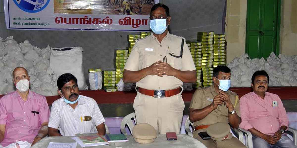 Erode Association presents Pongal gifts to journalists