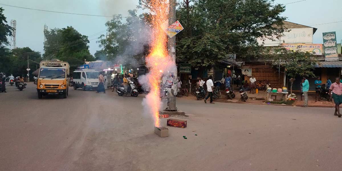Chandrayaan Vetri- Celebration with bursting of firecrackers and offering of sweets