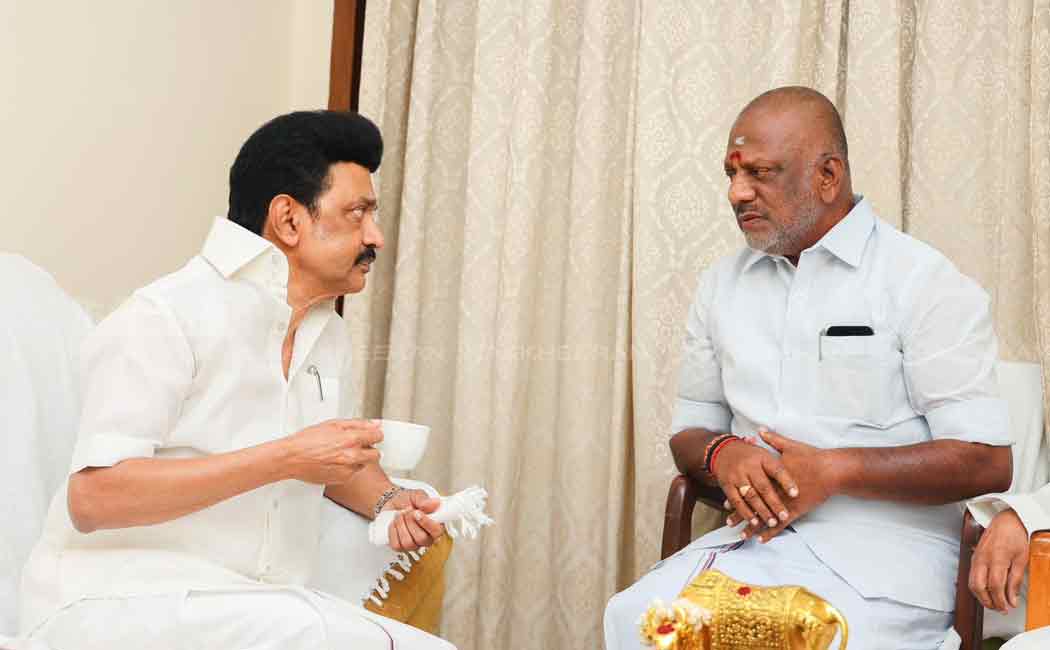 tn cm mk stalin meets former cm panneerselvam