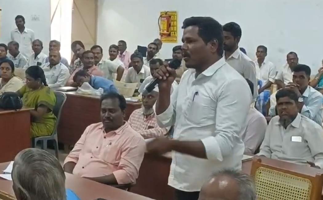 The graduate who spoke furiously in front of the collector caused a stir in kallakurichi