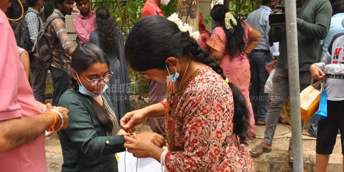 Students Preparing for NEET (Photos)