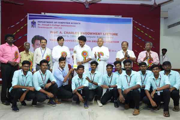 minister anbil mahesh poyyamozhi participated in smart education conference