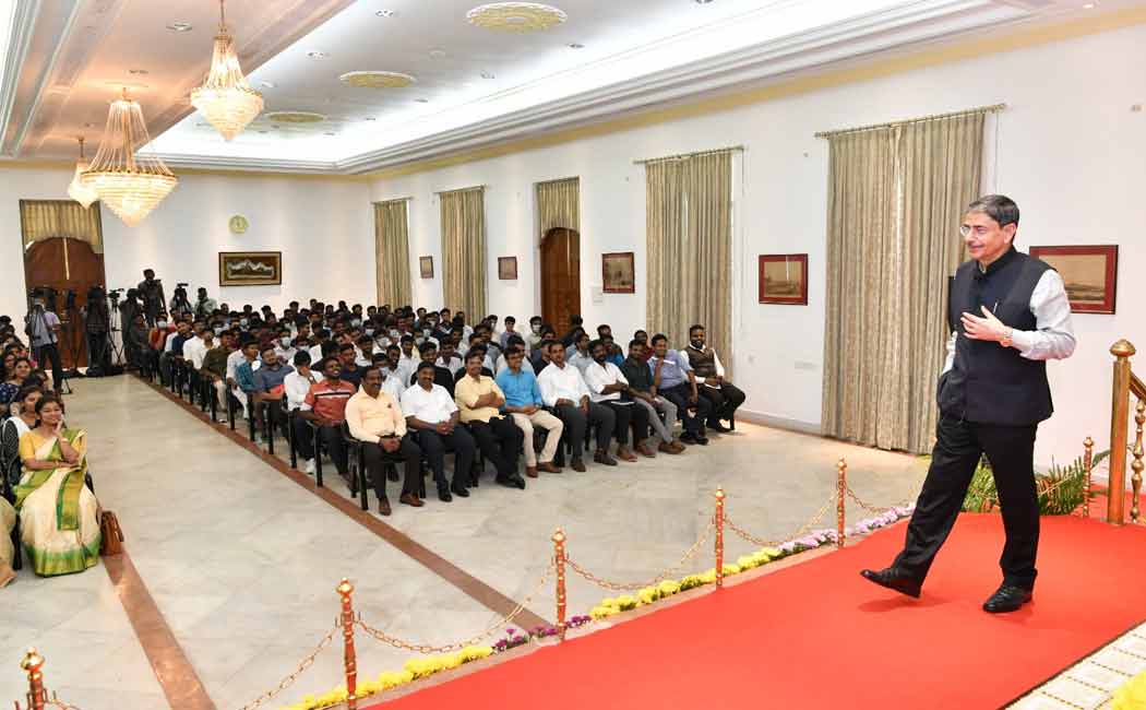 What is the job of the governor? Description of Raj Bhavan