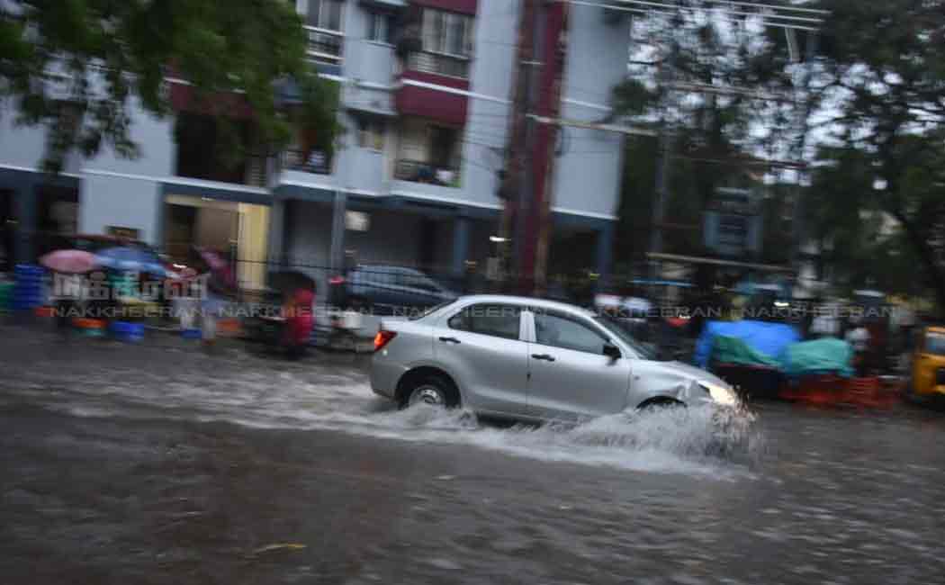 Electricity in running water on the road ... incident in Thandayarpet!