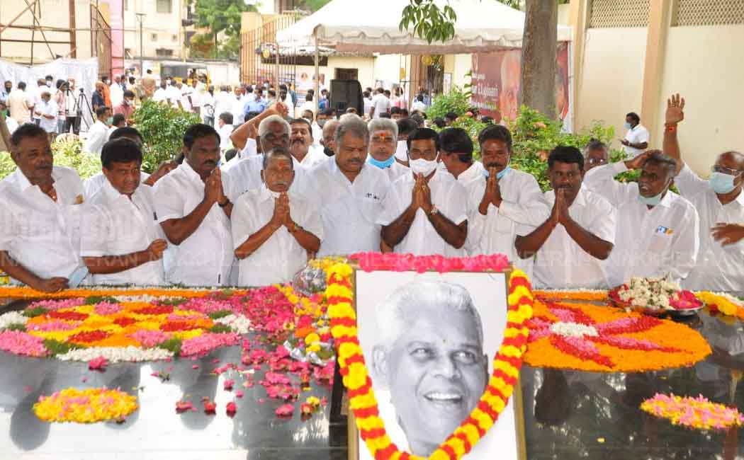 Governor pays tribute at moopanar Memorial