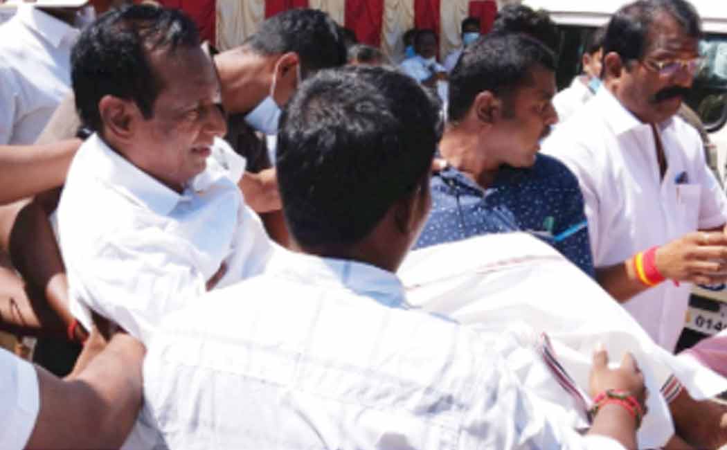 Semmalai fainted during the AIADMK protest