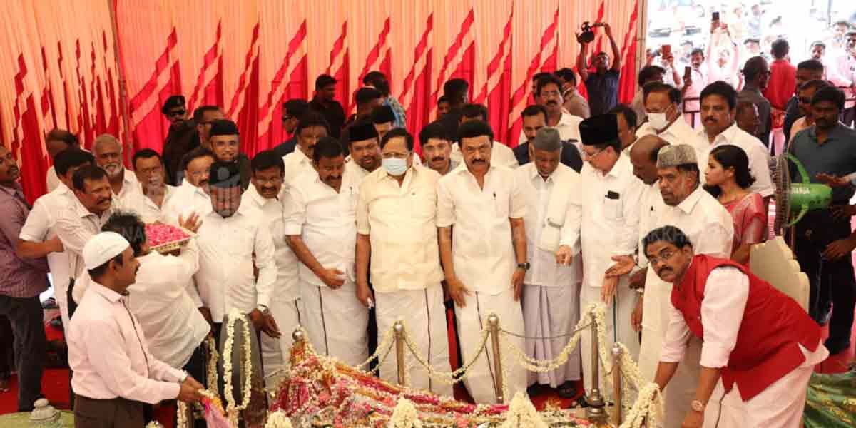 Political parties pay homage at the Gaithe Millat Memorial (Pictures)