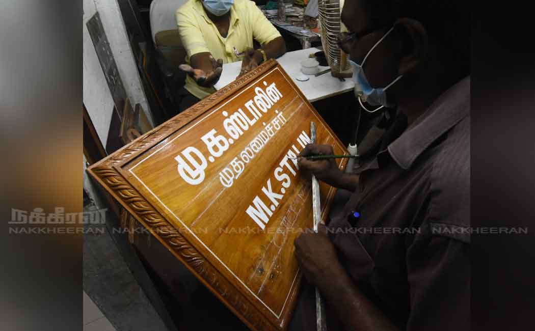 Boards Boards with Stalin's name written on them are being prepared with Stalin's name written on them are being prepared