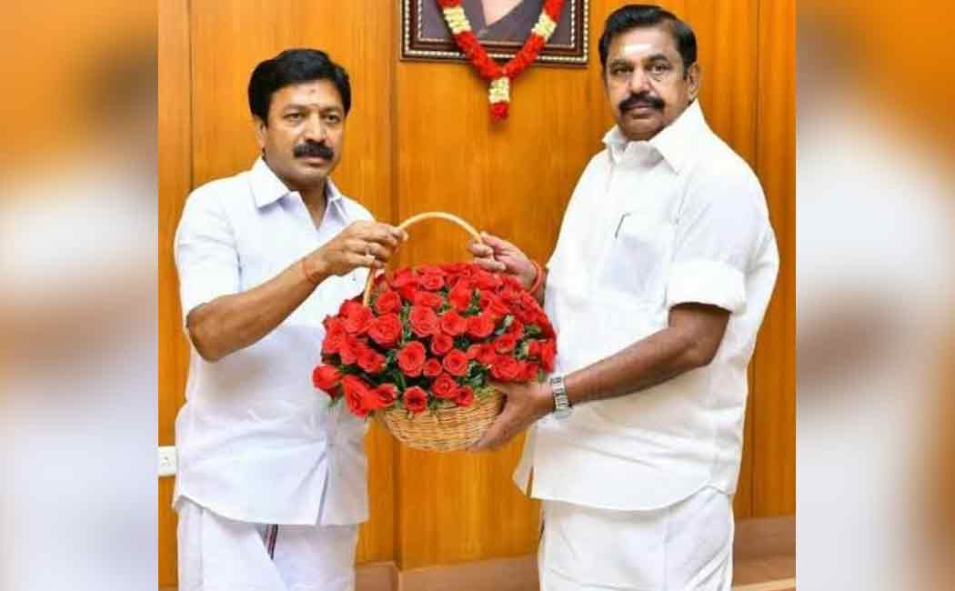 Former Chief Minister pays a surprise visit to AIADMK office