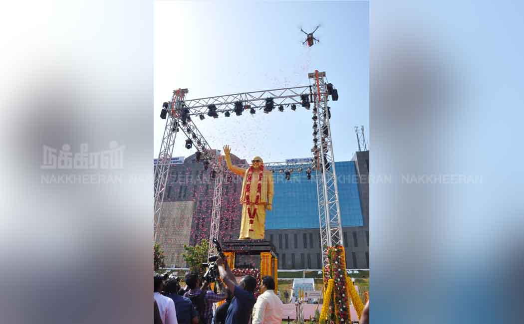 Chief Minister MK Stalin pays homage to Kalaignar statue