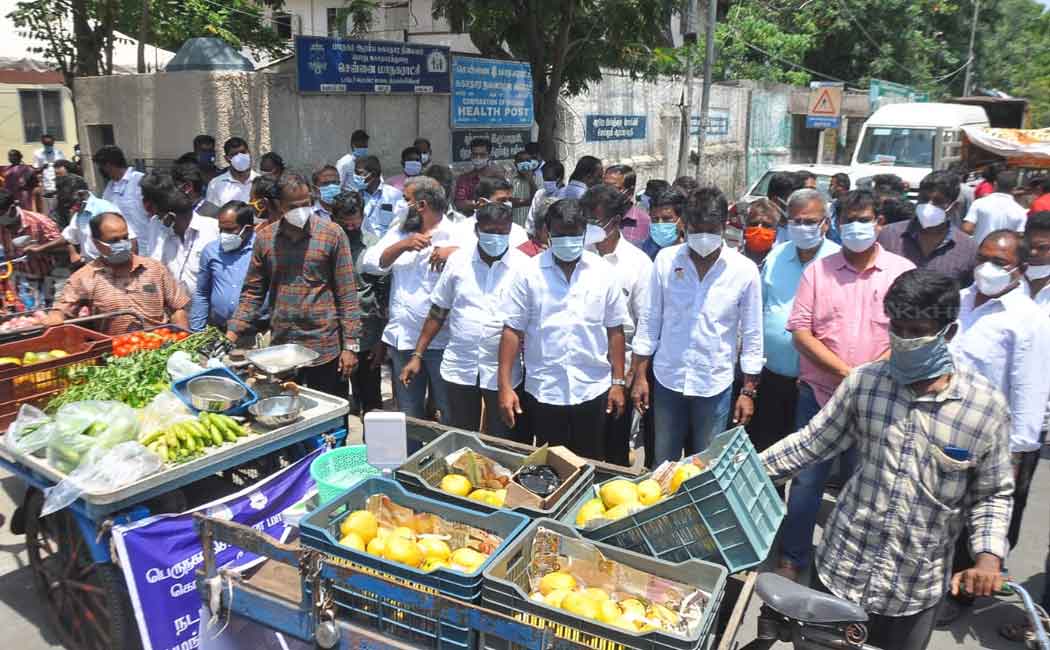 Udayanithi launches vehicle sale of vegetables