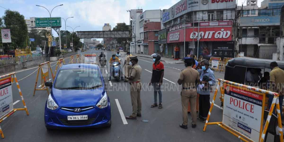 Full curfew ... Police in vehicle check (Pictures)
