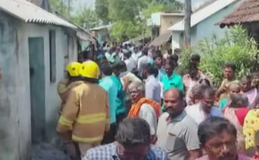 A husband who set fire to his wife's family; Four people passed away, including her 4-month-old baby; Tragedy in Cuddalore