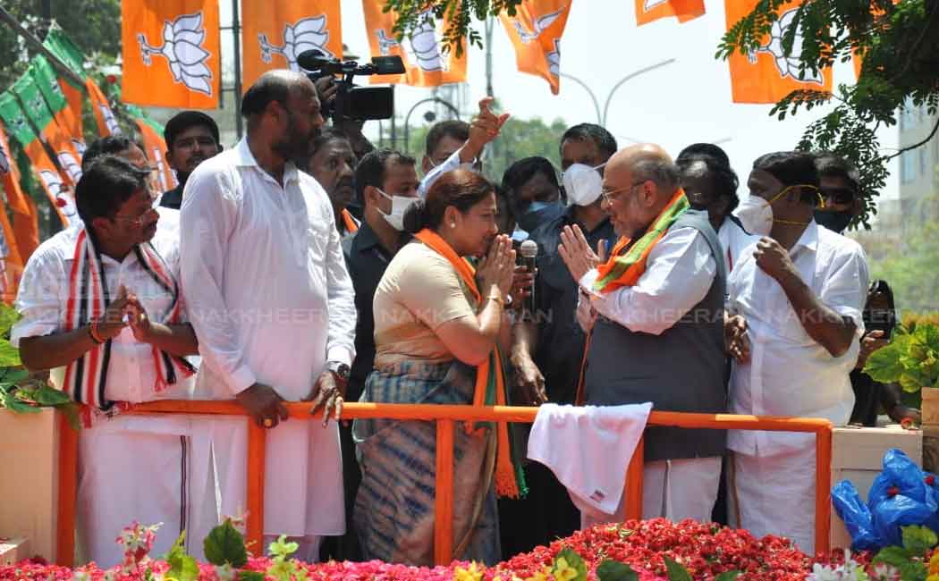 central minister who involved in campaign for supporting of kushboo