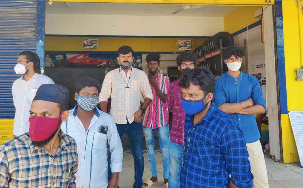 Thuraimurugan and four others arrested after the arrival of the Chief Minister .... Seeman condemned