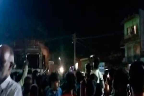 A fight sparked by rumours; There is commotion at Randham check post