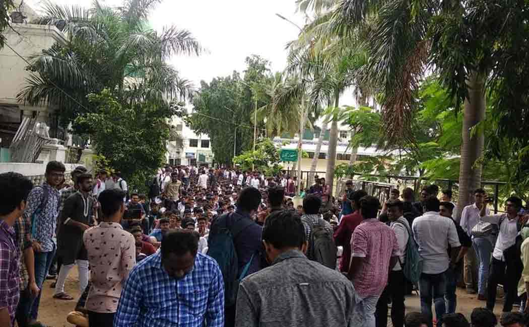 newcollege students protest against cab